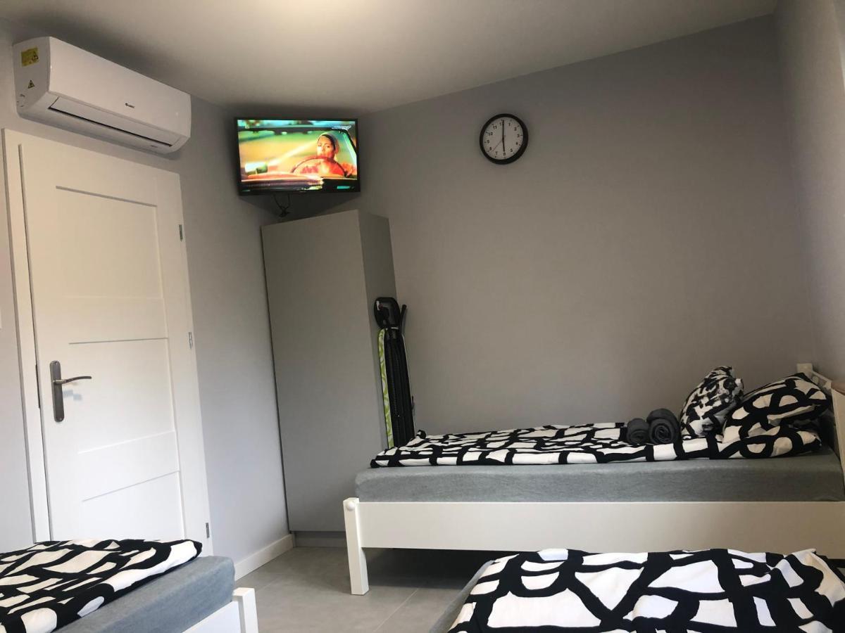 Klimatyzowane Apartamenty I Pokoje Przy Targach Kielce Eksteriør billede