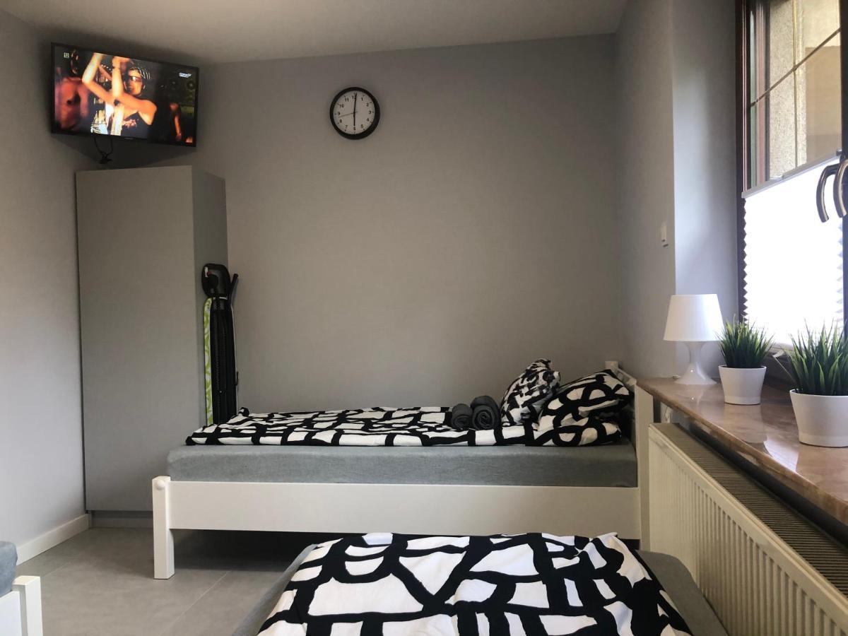 Klimatyzowane Apartamenty I Pokoje Przy Targach Kielce Eksteriør billede