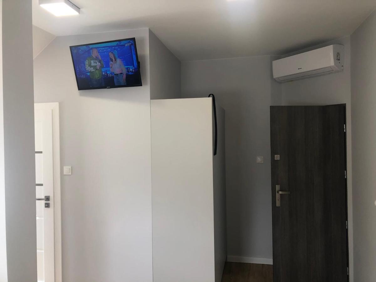Klimatyzowane Apartamenty I Pokoje Przy Targach Kielce Eksteriør billede
