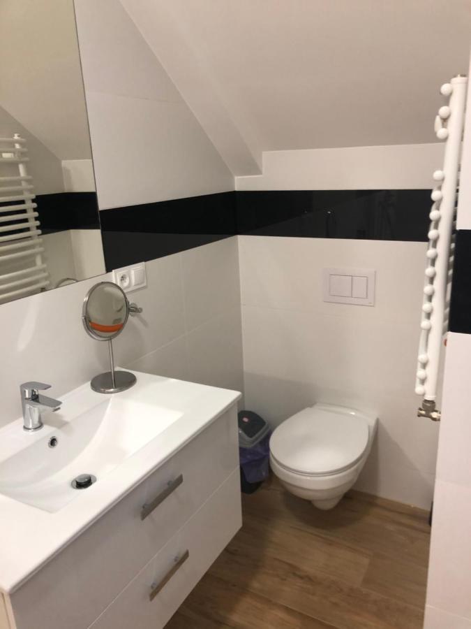 Klimatyzowane Apartamenty I Pokoje Przy Targach Kielce Eksteriør billede